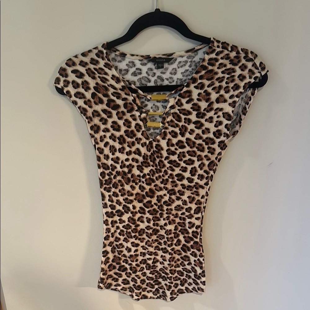 Guess Leopard key hole Top